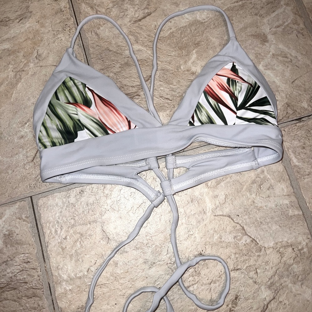 CUTEST FLOWER PATTERN BIKINI TOP!